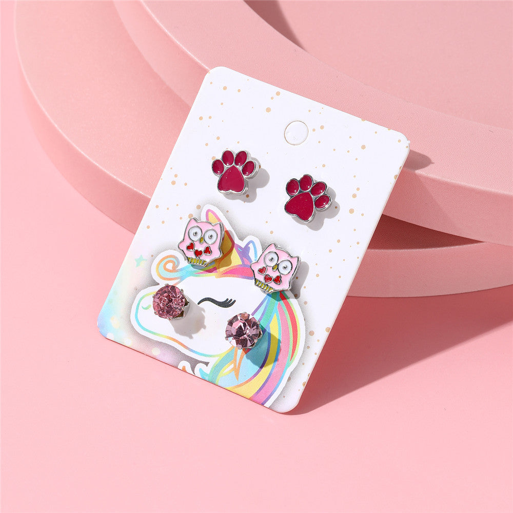 Juego de pendientes de unicornio de dibujos animados con arcoíris para niños, aleación con acabado esmaltado e incrustaciones de cristal rosa