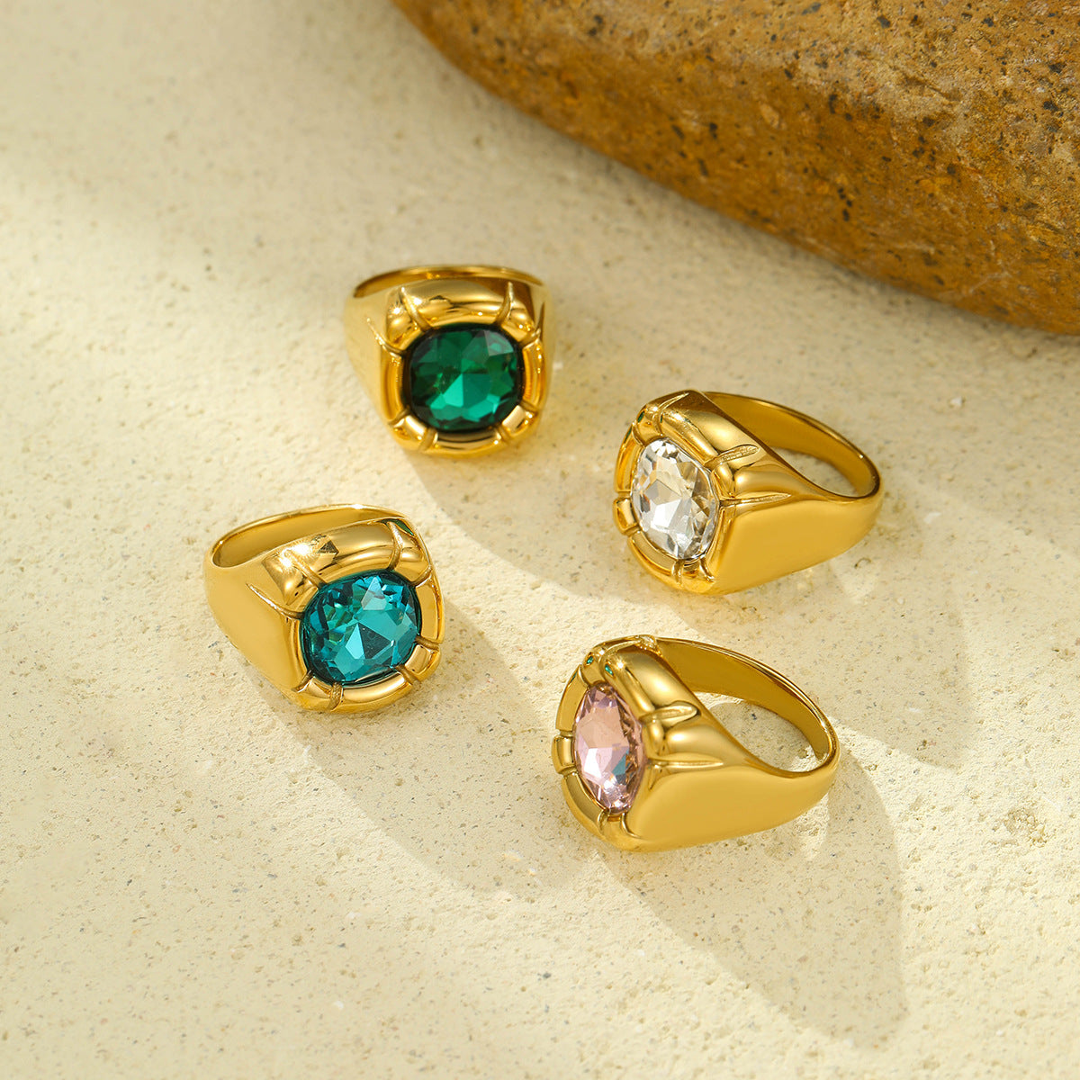 Anello da donna in acciaio al titanio con zirconia quadrata, stile vintage, finitura placcata e design geometrico