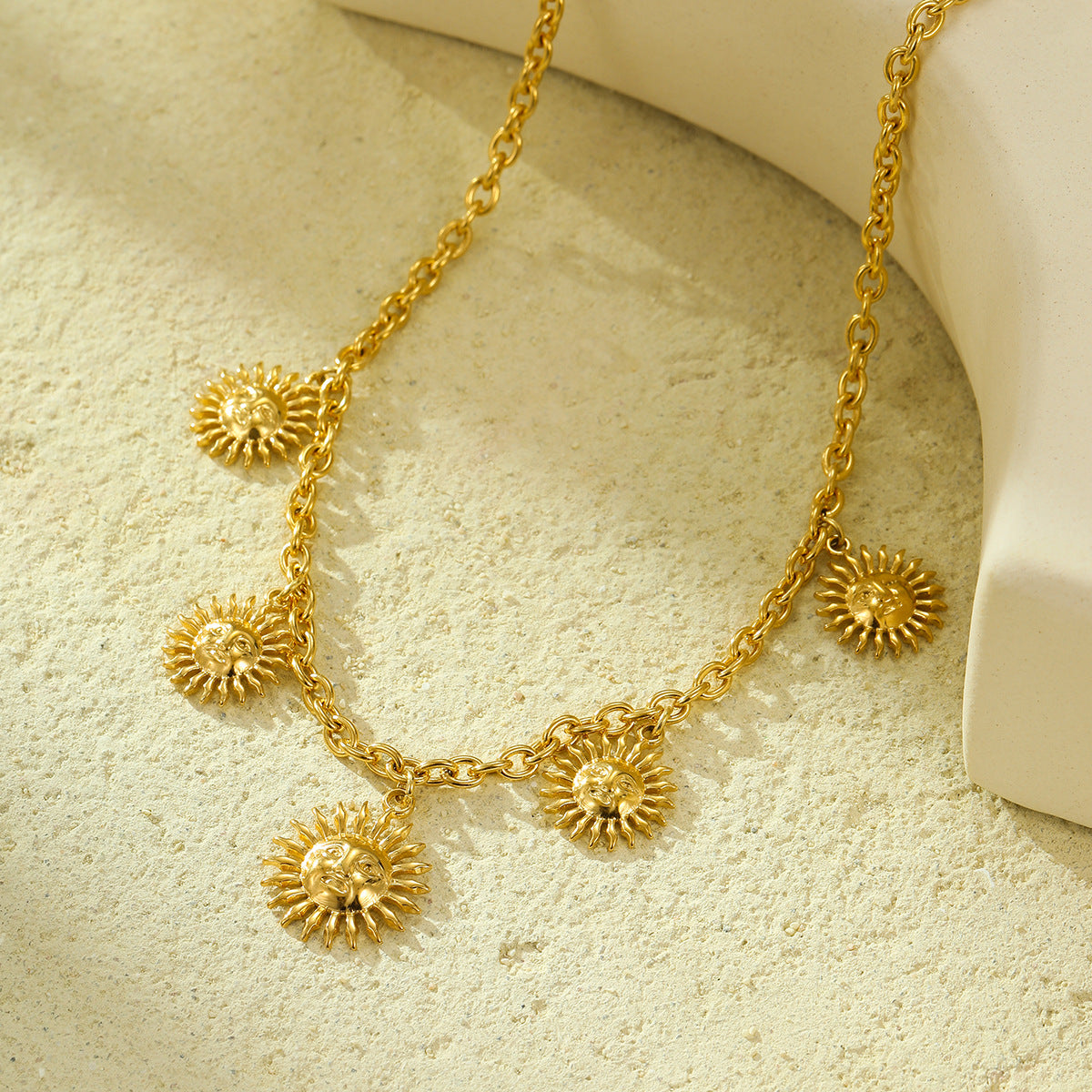 Collana con Ciondolo Girasole alla Moda da Donna in Acciaio Inossidabile con Finitura Placcata, Delicata Catena per Clavicole