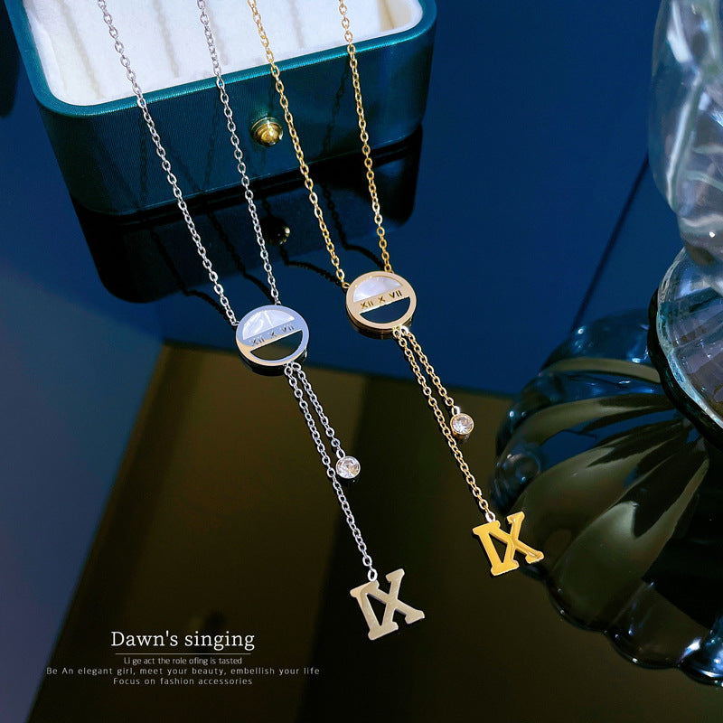 Collana Pendente Minimalista da Donna in Acciaio al Titanio con Placcatura in Oro e Design Geometrico, Catena a Medaglione a Lunghezza Regolabile