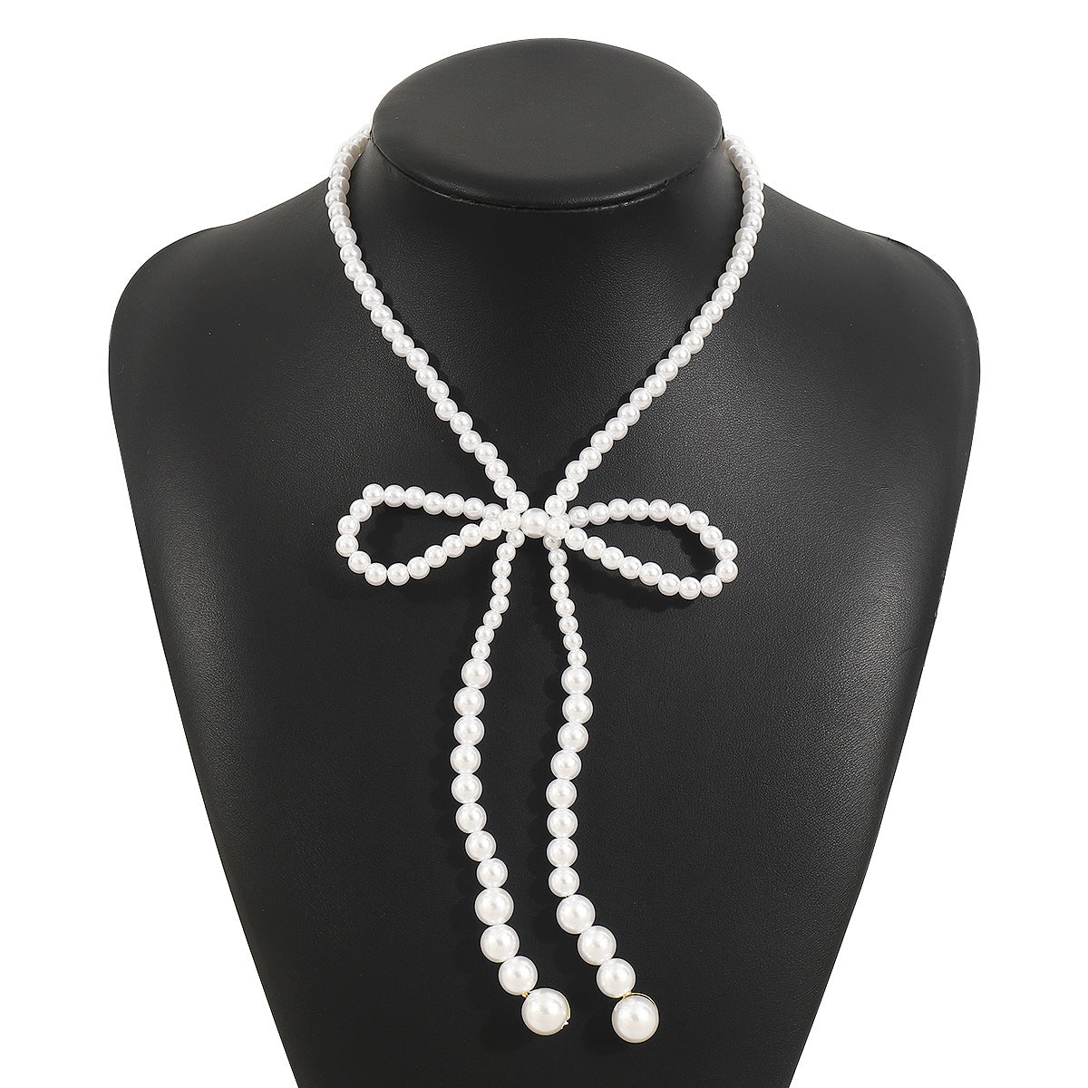 Elegante collana a strati con fiocco e finte perle su catena di perle da donna