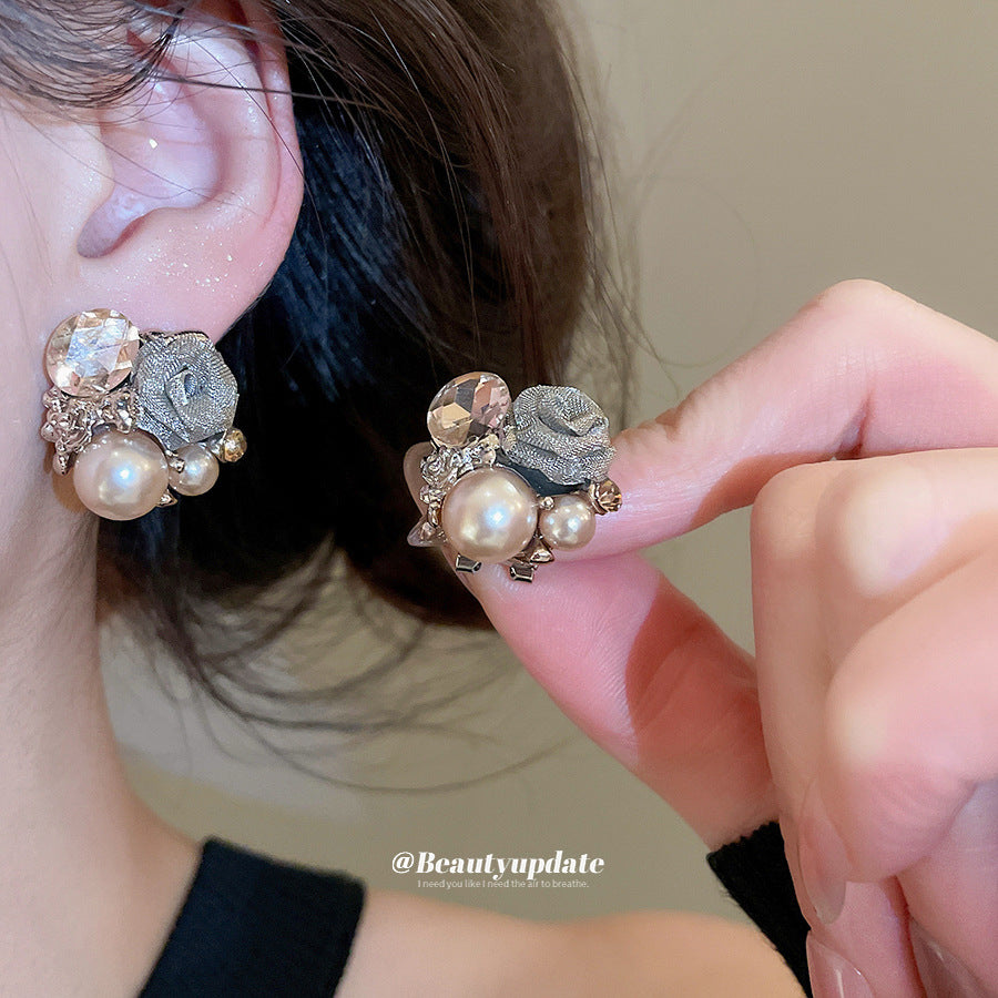 Orecchini a Perno Eleganti con Fiori, Perle e Strass in Acciaio Inossidabile da Donna