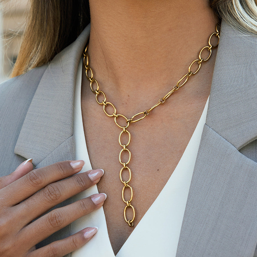 Collana con Pendente Geometrico Minimalista in Acciaio al Titanio con Placcatura PVD in Oro 18K da Donna