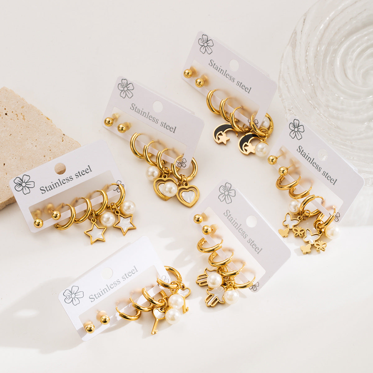 Pendientes de botón minimalistas geométricos de acero inoxidable con acabado chapado para mujer