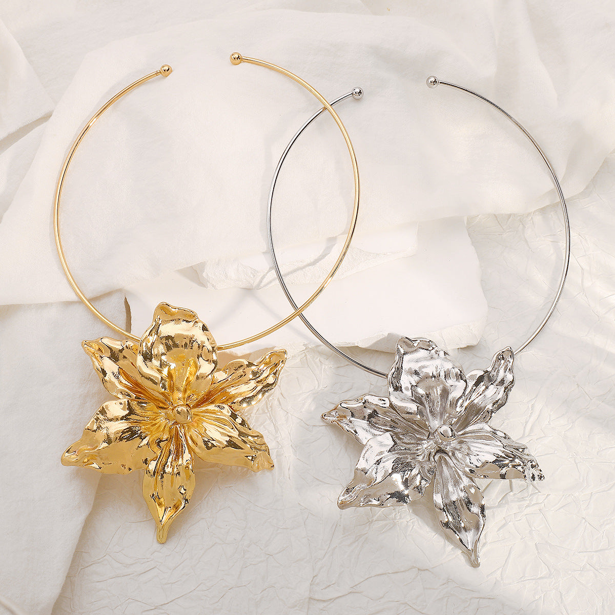 Collana girocollo floreale esagerata da donna in lega con motivo floreale botanico