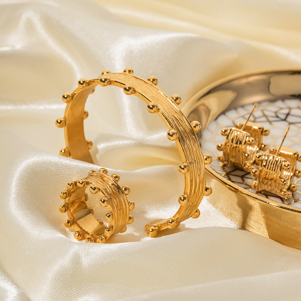Orecchini a cerchio da donna, alla moda, placcati in oro 18 carati, in acciaio inossidabile, con grana del legno, a forma di C, geometrici e increspati