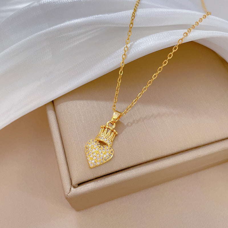 Collana con ciondolo a corona e cuore elegante da donna in acciaio inossidabile, catena a serpente con strass, design geometrico minimalista