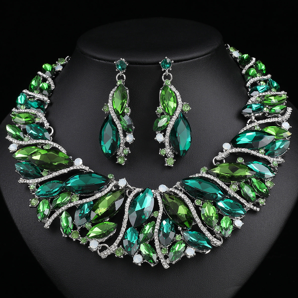 Exaggerated Geometric Style Alloy Necklace and Earrings Set with Rhinestone Inlay and Gold Plating for Wedding Formal Events