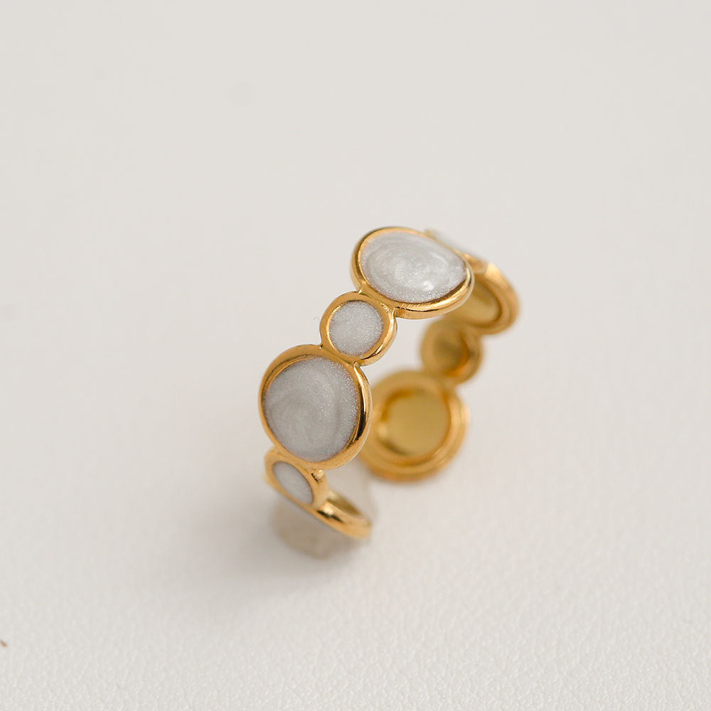 Anillo minimalista de acero de titanio con forma de girasol para mujer, con banda abierta ajustable y acabado chapado en oro