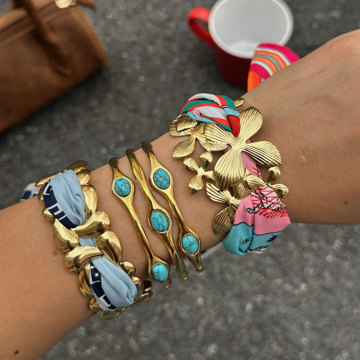 Bracciale a fascia larga in acciaio inossidabile placcato a forma di cuore irregolare, stile streetwear alla moda