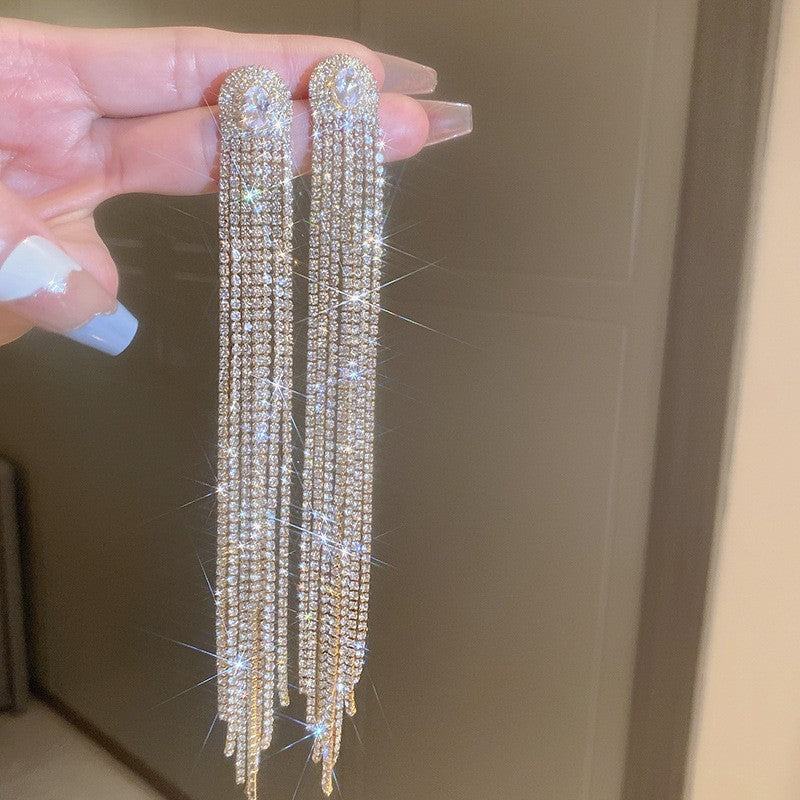 Orecchini pendenti con nappe geometriche minimaliste con intarsi di strass in rame placcato e perni in argento sterling 925 da donna