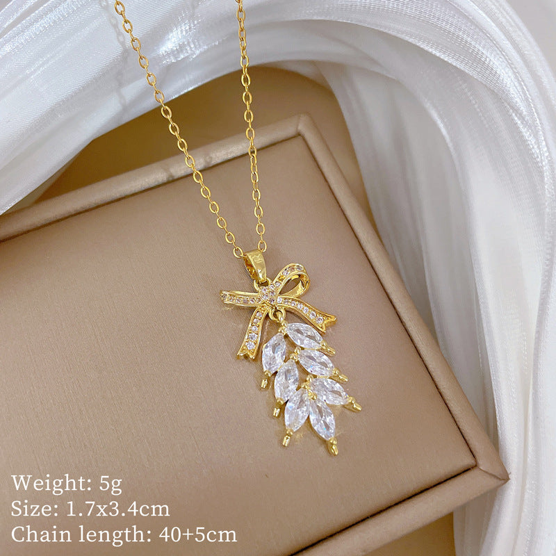 Elegante Collana Pendente con Fiocco a Farfalla e Strass in Acciaio al Titanio per Donna e Unisex