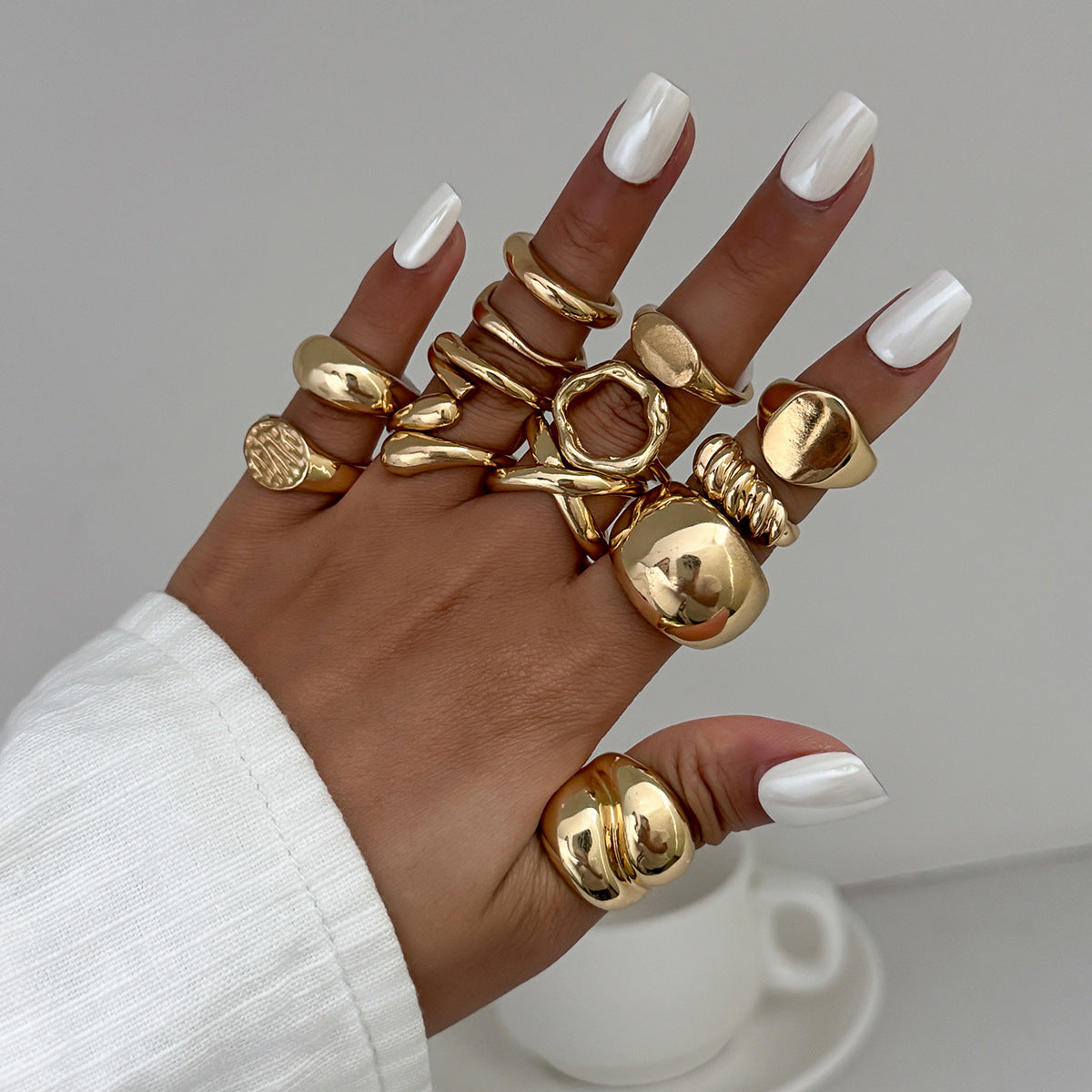 Anillo de Aleación Geométrico Irregular de Estilo Vintage con Diseño Pulido de Hilos Cruzados para Mujer