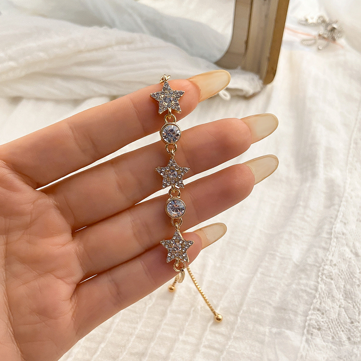 Minimalist Floral and Star-Shaped Alloy Bracelet with Micro-Pavé Rhinestones on Adjustable Box Chain for Women