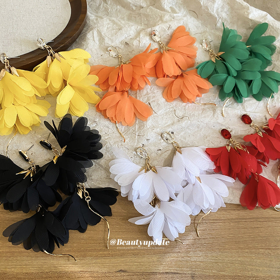 Pendientes de borla florales retro elegantes para mujer con postes de metal y detalles de gasa