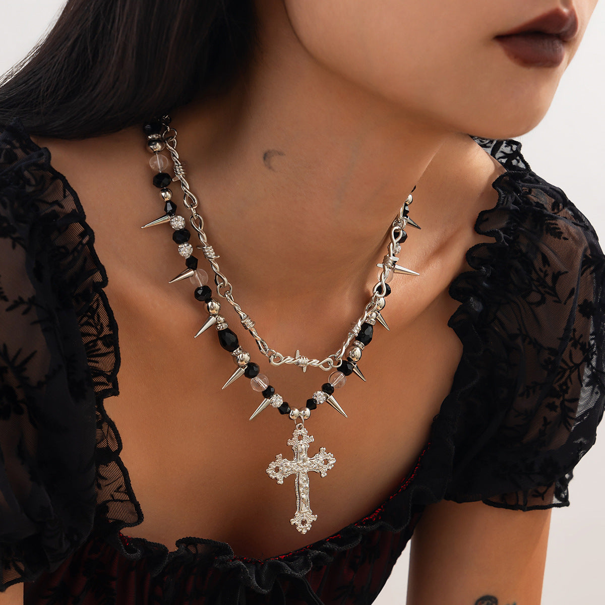 Collana con ciondolo a croce stile gotico con nappa per donna, base in lega con finitura galvanizzata, design geometrico