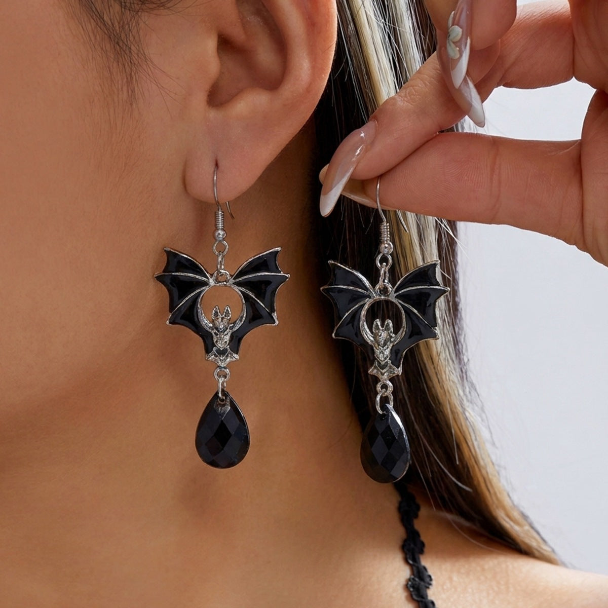 Vintage Gothic Geometric Bat Crystal Inlay Alloy Plated Pendant Necklace and Earring Set