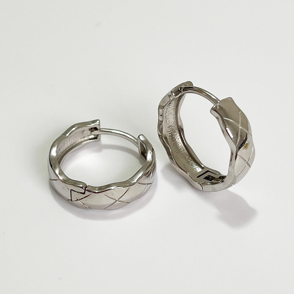 Orecchini minimalistici a cuore geometrico in argento sterling 925