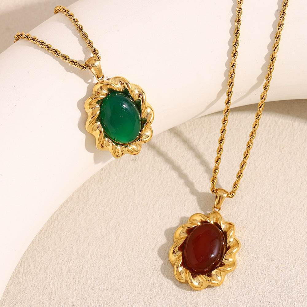 Elegante collana a pendente geometrico d'ispirazione vintage in acciaio inossidabile con placcatura in oro 18 carati e intarsio in agata rossa da donna