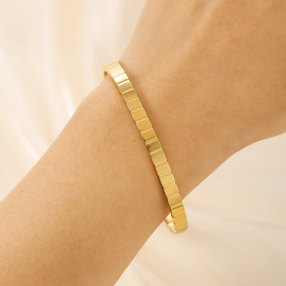 Minimalist Luxury 18K Gold Plated Geometric Round Titanium Steel Bangle
