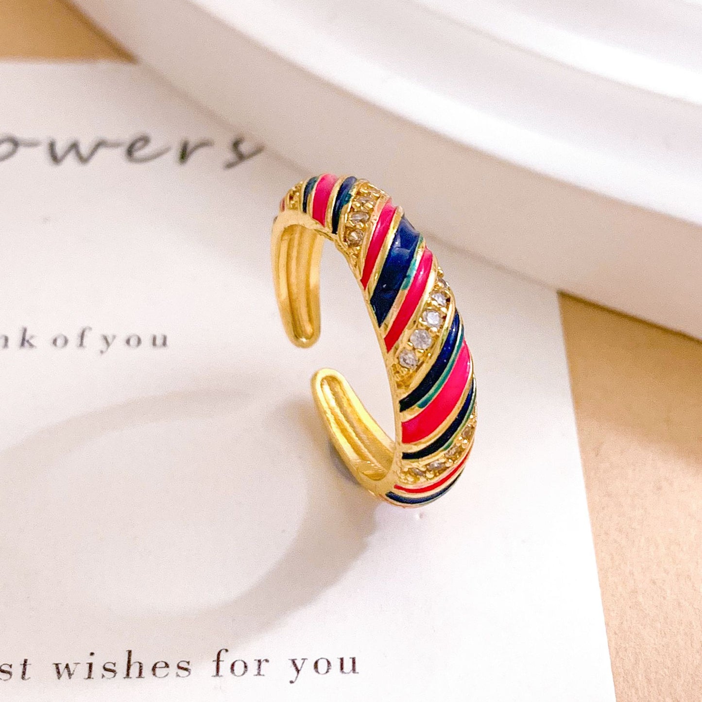 Anello a forma di cuore in ottone, con zirconi cubici, placcato oro, dal design regolabile e aperto, per donna