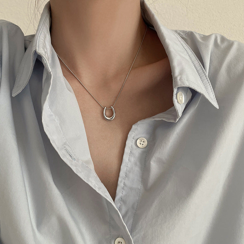 Minimalist U-Shaped Pendant Necklace for Women and Men Titanium Steel Plated Clavicle Chain with Irregular Design
