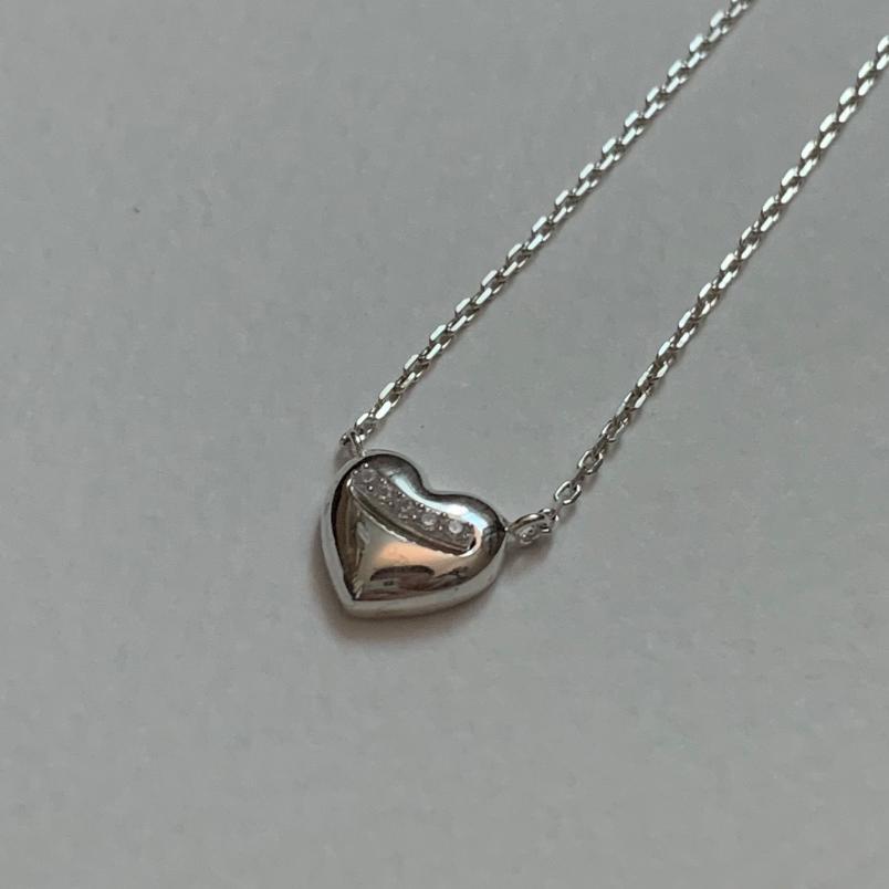 Collana Minimalista a Cuore in Argento Sterling 925 con Accenti in Zirconia su Catena a Croce