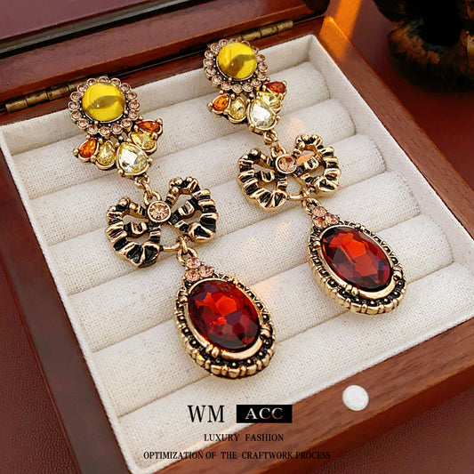 Orecchini vintage in lega a forma di fiocco con intarsi di strass dal design geometrico ovale da donna