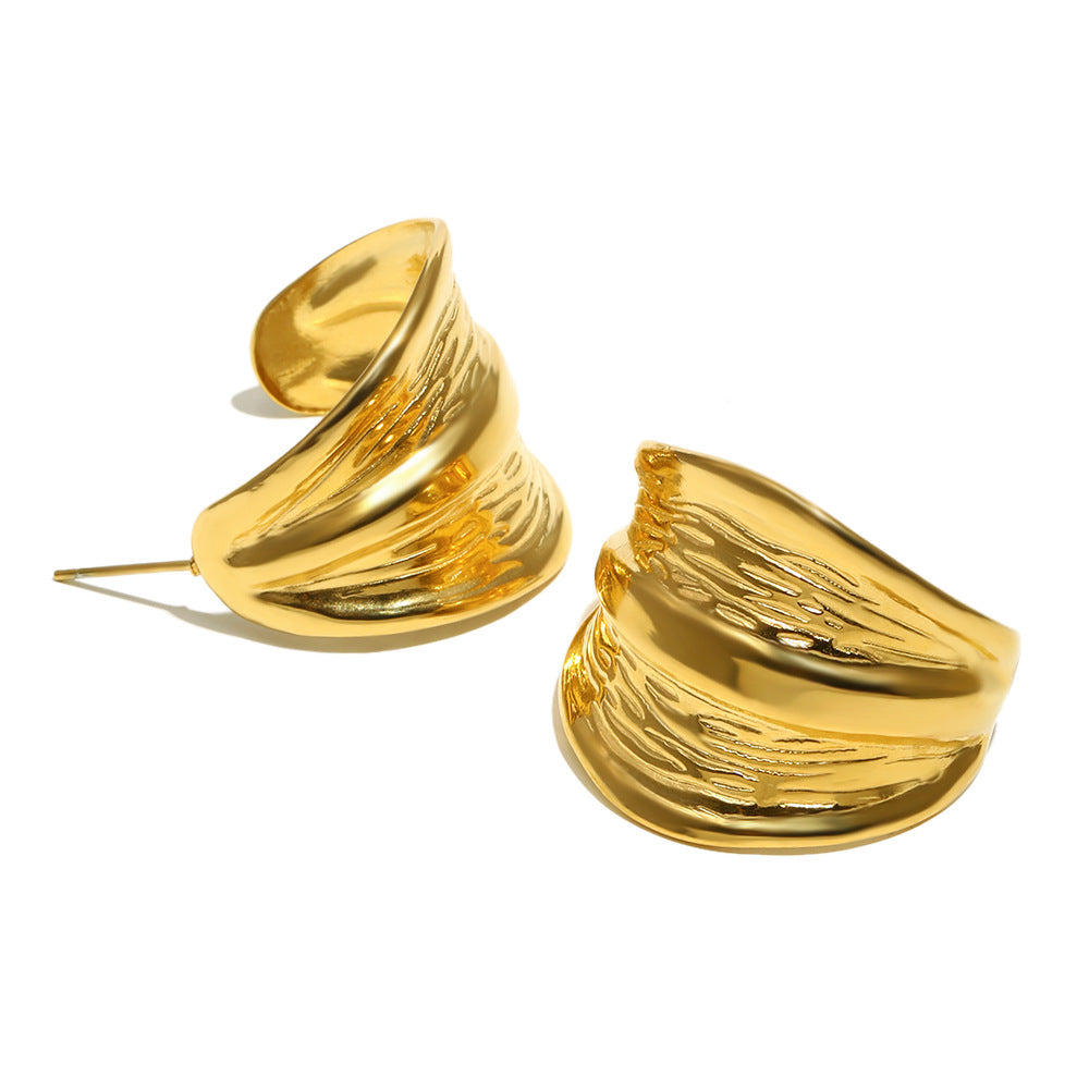 Orecchini minimalisti di lusso in acciaio inossidabile geometrici con placcatura in oro 18K e design testurizzato a C larga per donna