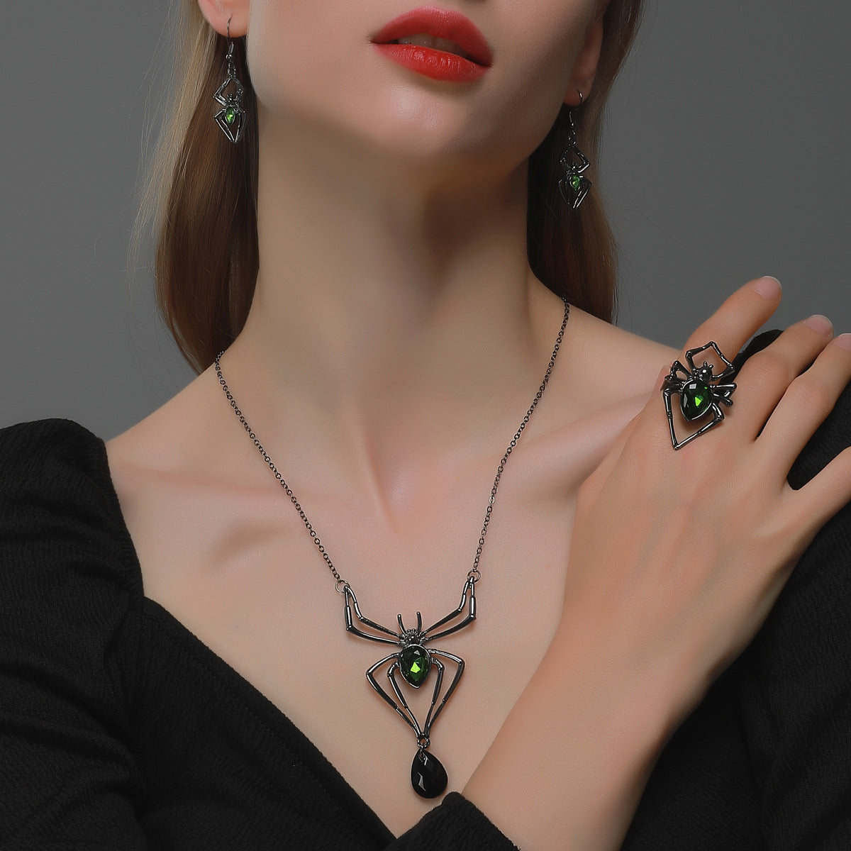 Pendientes llamativos góticos con araña en aleación con acabado galvanizado para estilo punk de Halloween