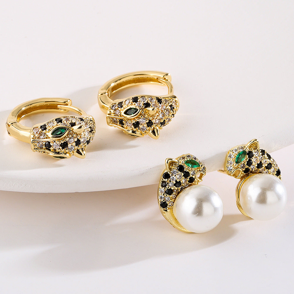 Orecchini da donna minimalisti in rame a forma di leopardo con placcatura in oro 18K e intarsio in zircone