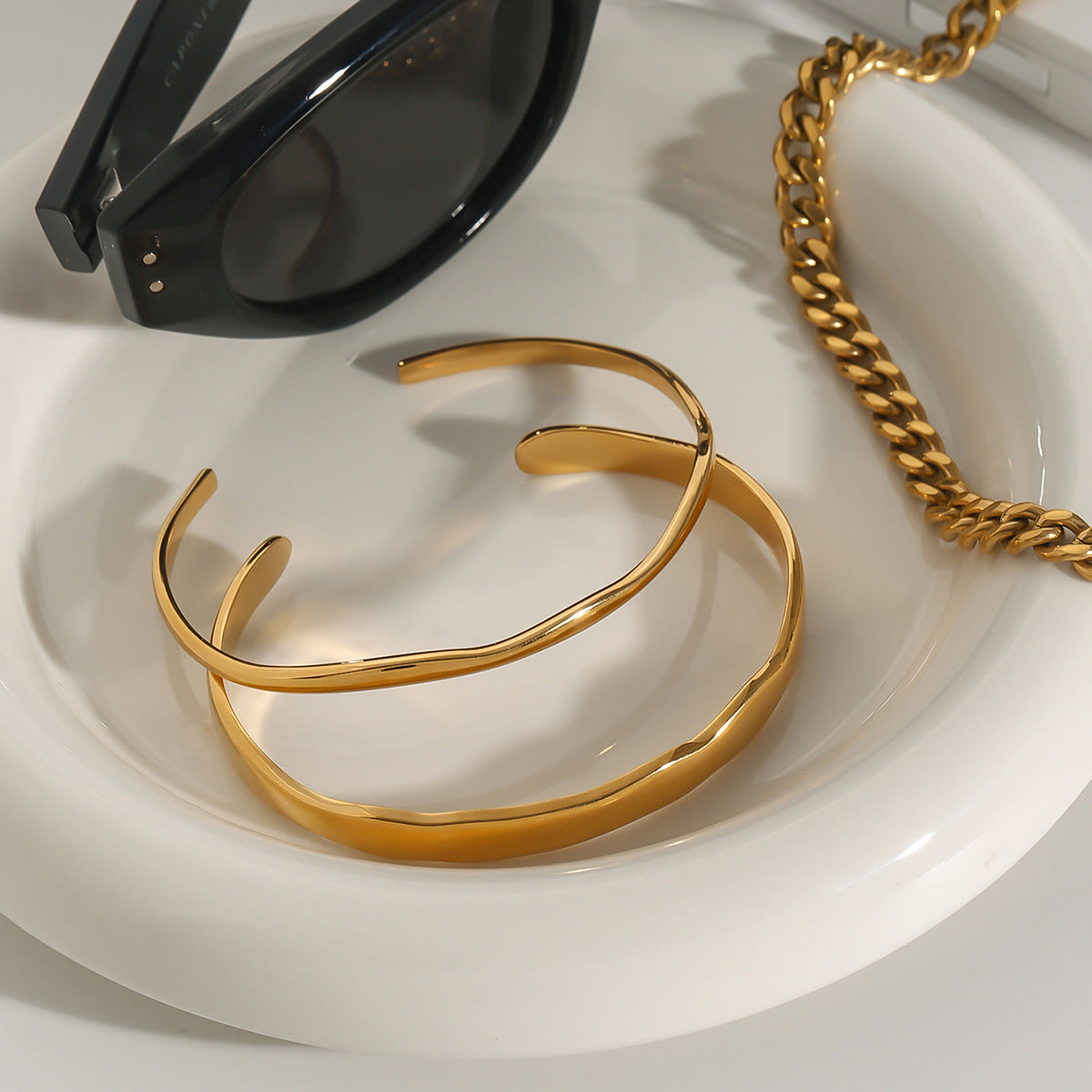 Bracciale Minimalista Geometrico in Acciaio al Titanio con Finitura Placcata per Donna e Uomo