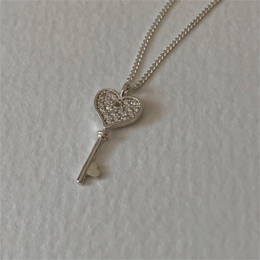 Minimalist Cold-Tone Heart-Shaped Key Pendant Necklace in 925 Sterling Silver with Zircon Accents