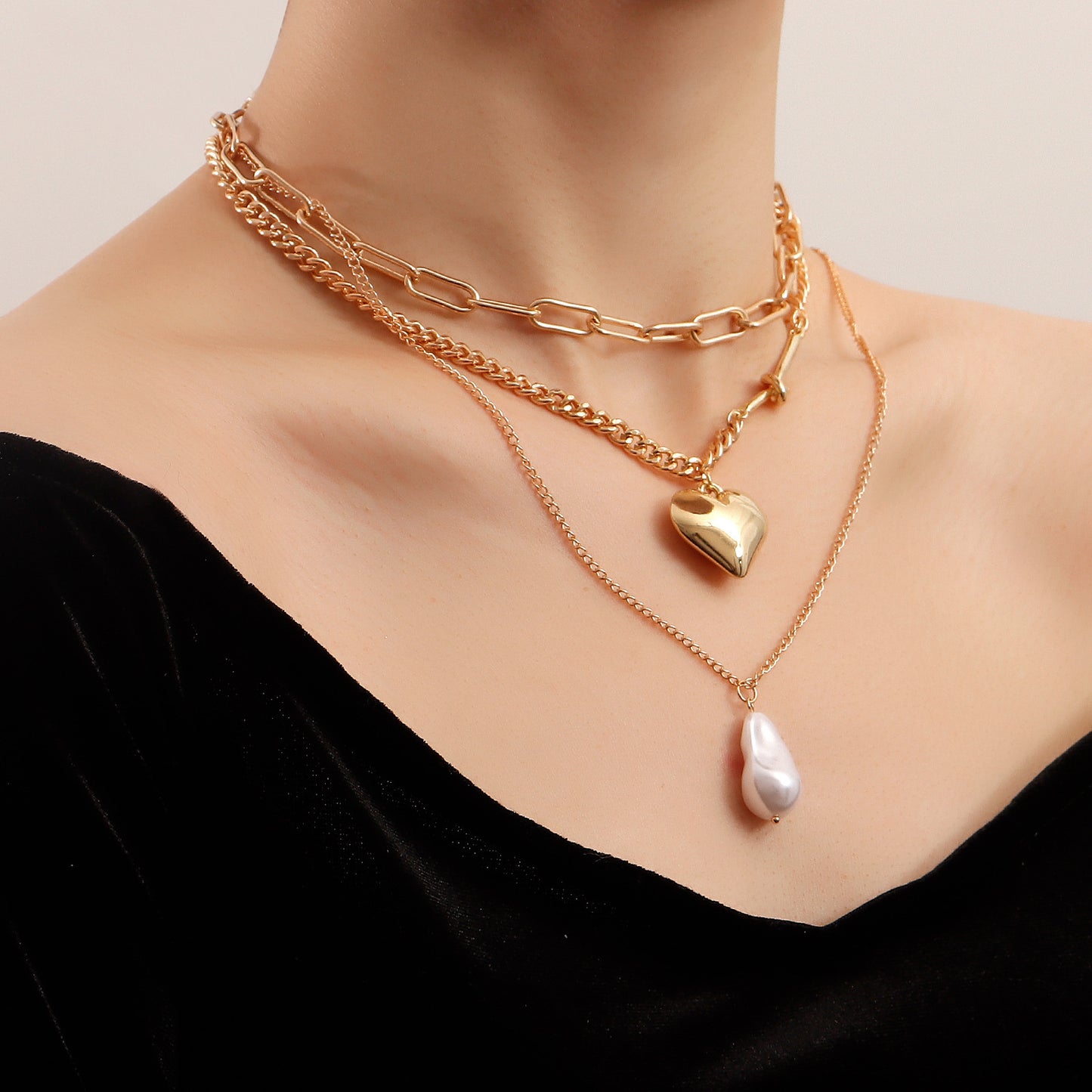 Minimalist Large Heart Pendant Necklace for Women Alloy Chain with Plated Finish