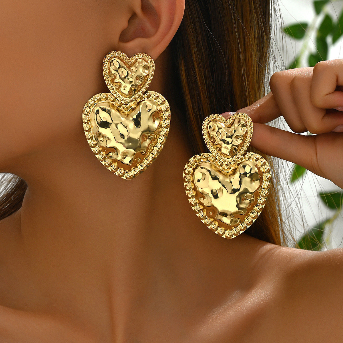 Orecchini a perno con cuore geometrico rugoso di lusso leggero in lega di zinco placcata oro 18K, gioielli alla moda da donna