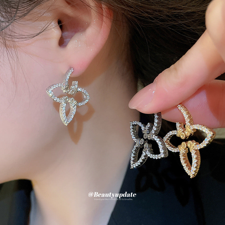 Pendientes florales minimalistas con incrustaciones de circonita en postes de acero inoxidable para mujer