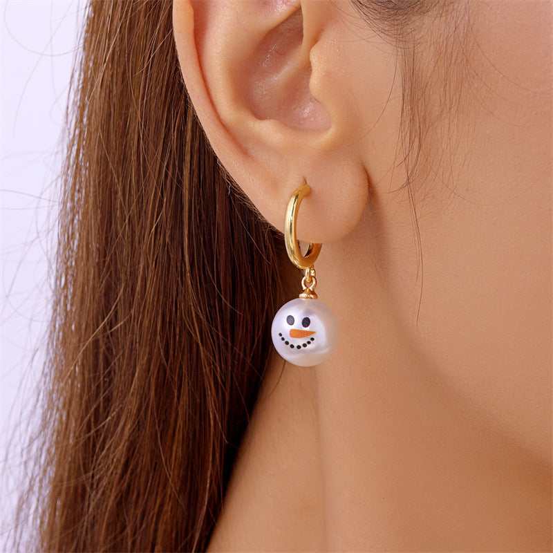 Orecchini a cerchio da donna alla moda con motivo pupazzo di neve sorridente e piangente a tema Halloween con dettagli in perle e base in lega con finitura placcata
