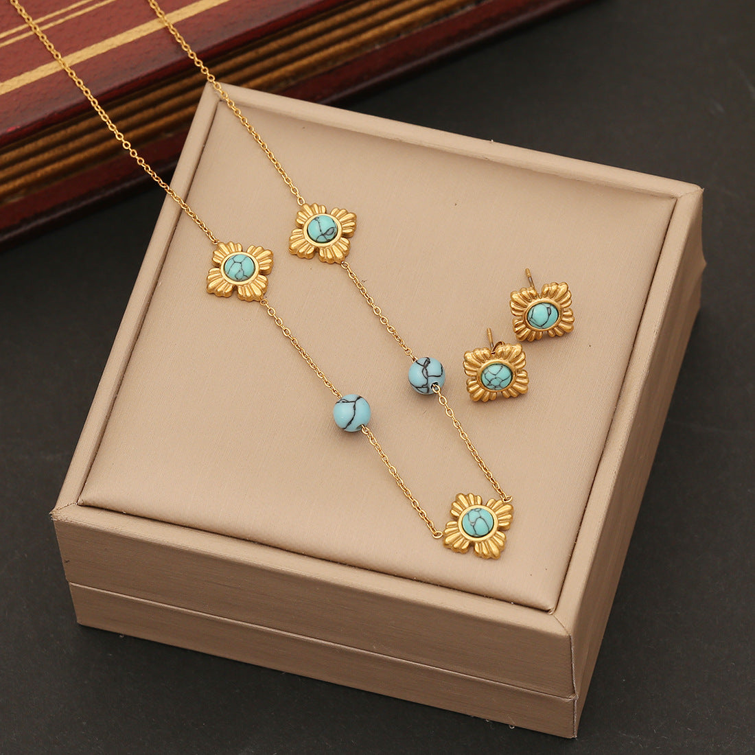 Set collana da donna vintage in acciaio inossidabile con motivo floreale e catena a O placcata