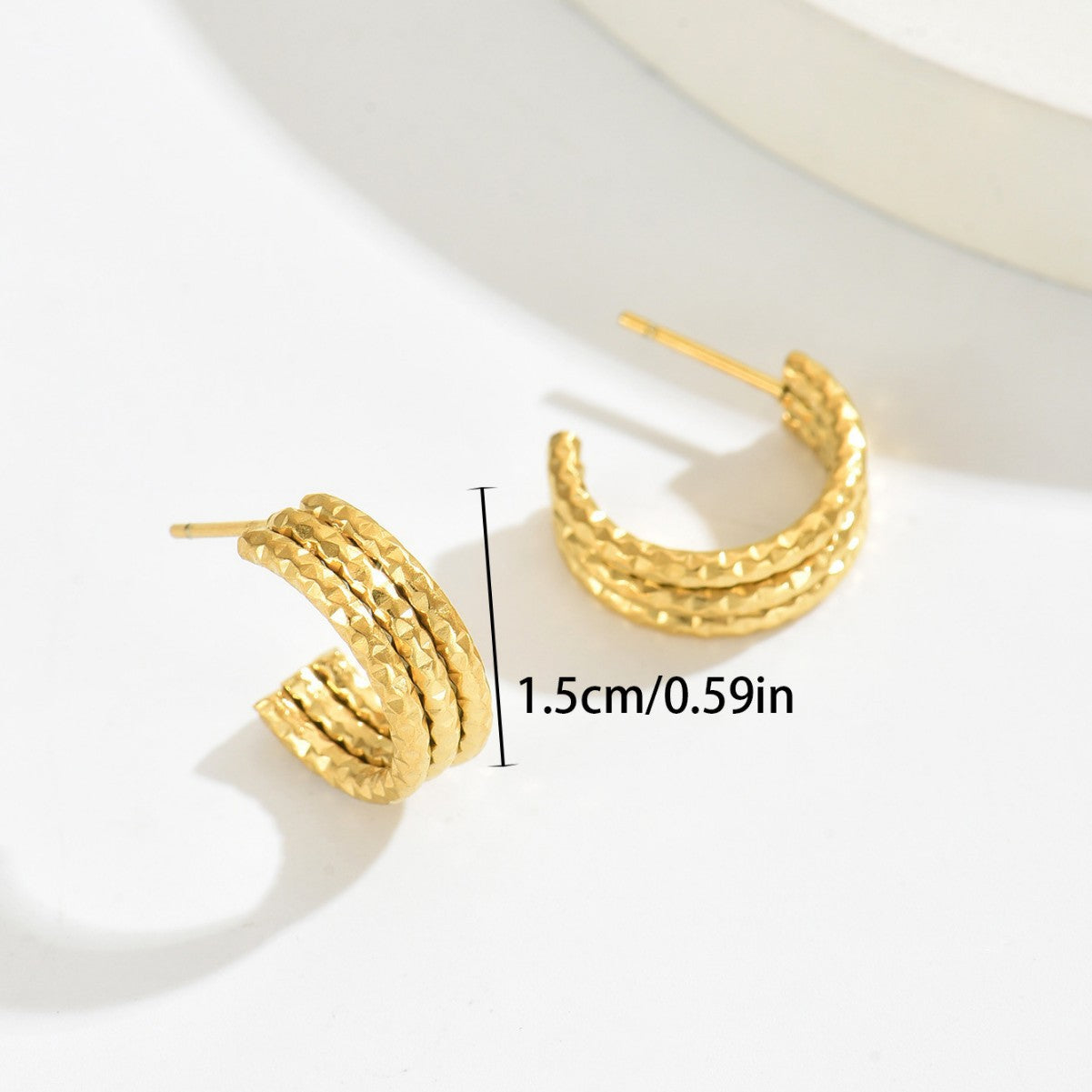Pendientes de mujer plisados y escalonados en forma de U geométrica de cobre con acabado chapado para oficina a la moda