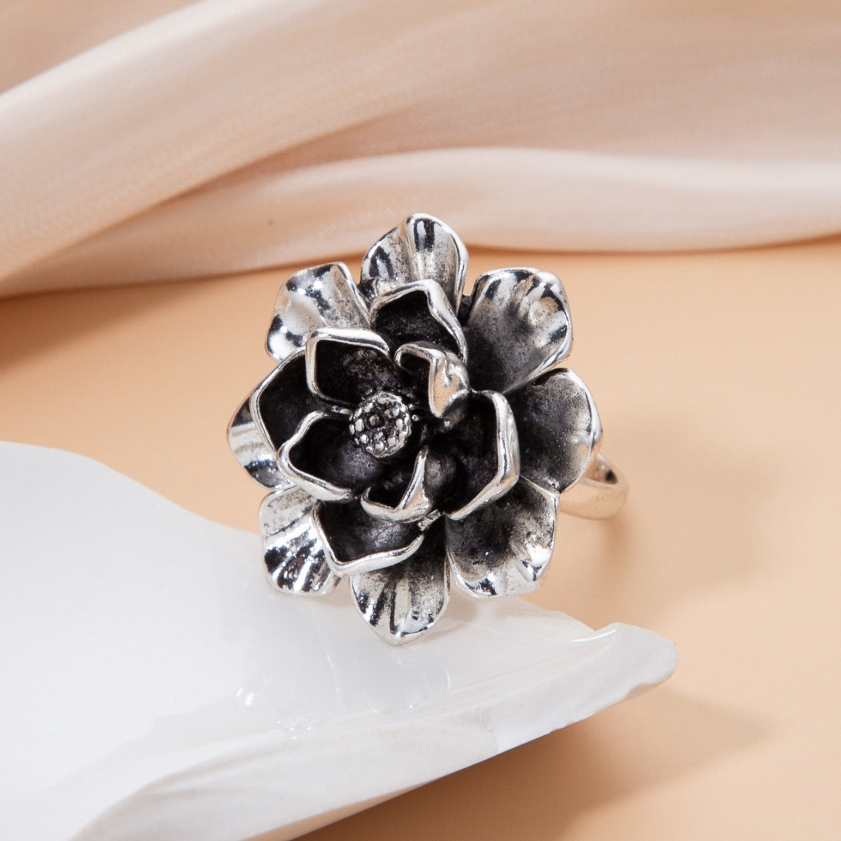 Vintage Floral Ring for Women with Zinc Alloy Construction Adjustable Open Band Design Minimalist Petal Shape Hand Jewelry