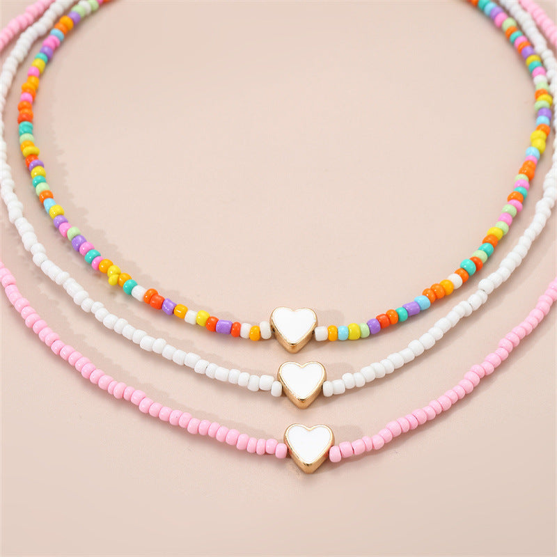 Collar artesanal bohemio con cuentas de cristal blancas en forma de corazón para niños