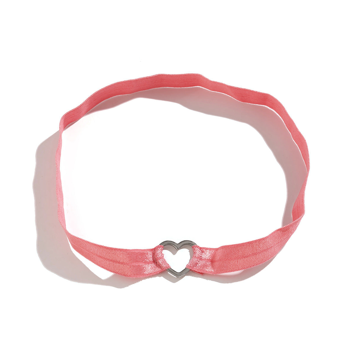 Cavigliera a cuore minimalista in lega da donna con design geometrico intagliato e vestibilità elasticizzata