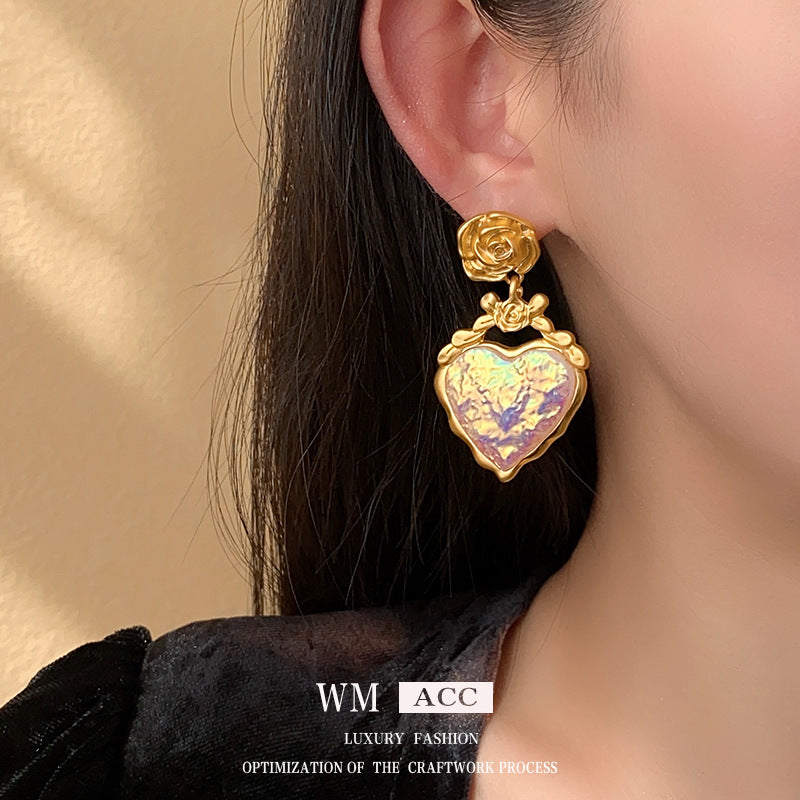 Orecchini a Cuore Vintage in Lega con Perni in Acciaio Placcato Oro per Donna