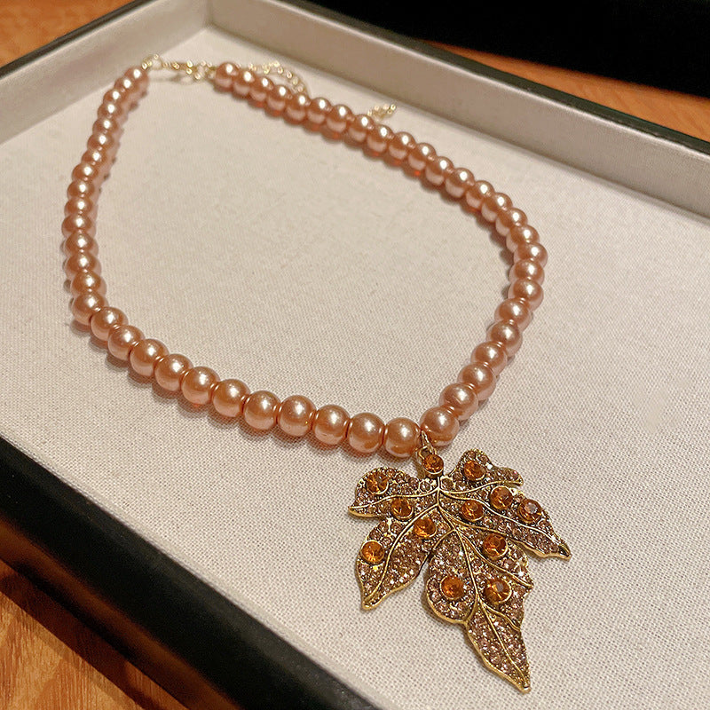 Vintage Geometric Floral Glass Pendant Necklace for Women with Rhinestone Inlay and Gold-Plated Alloy Chain