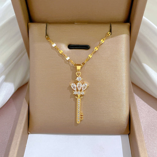 Collana con ciondolo a chiave corona geometrica in acciaio al titanio di lusso per donna, catena a collare