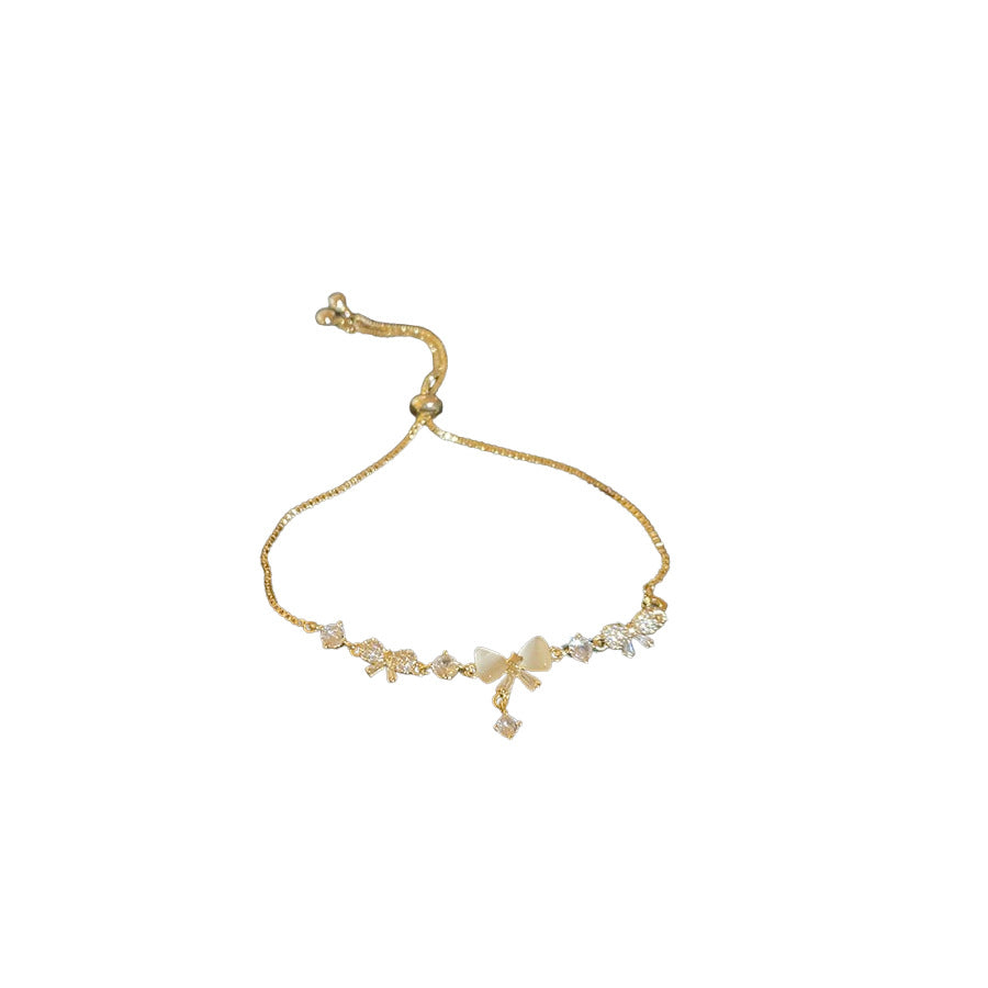 Elegante Pulsera Floral de Zirconia Chapada en Oro de Lujo para Mujer con Diseño Inspirado en Insectos y Motivo de Mariposa