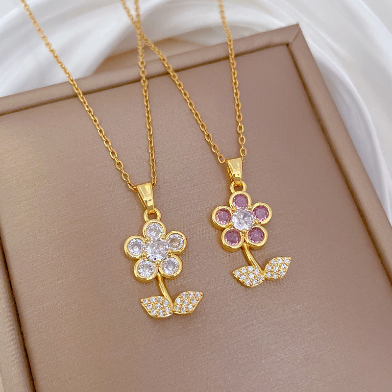 Elegant Five-Petal Leaf Pendant Necklace for Women Stainless Steel Delicate Clavicle Chain with Rhinestone Accents