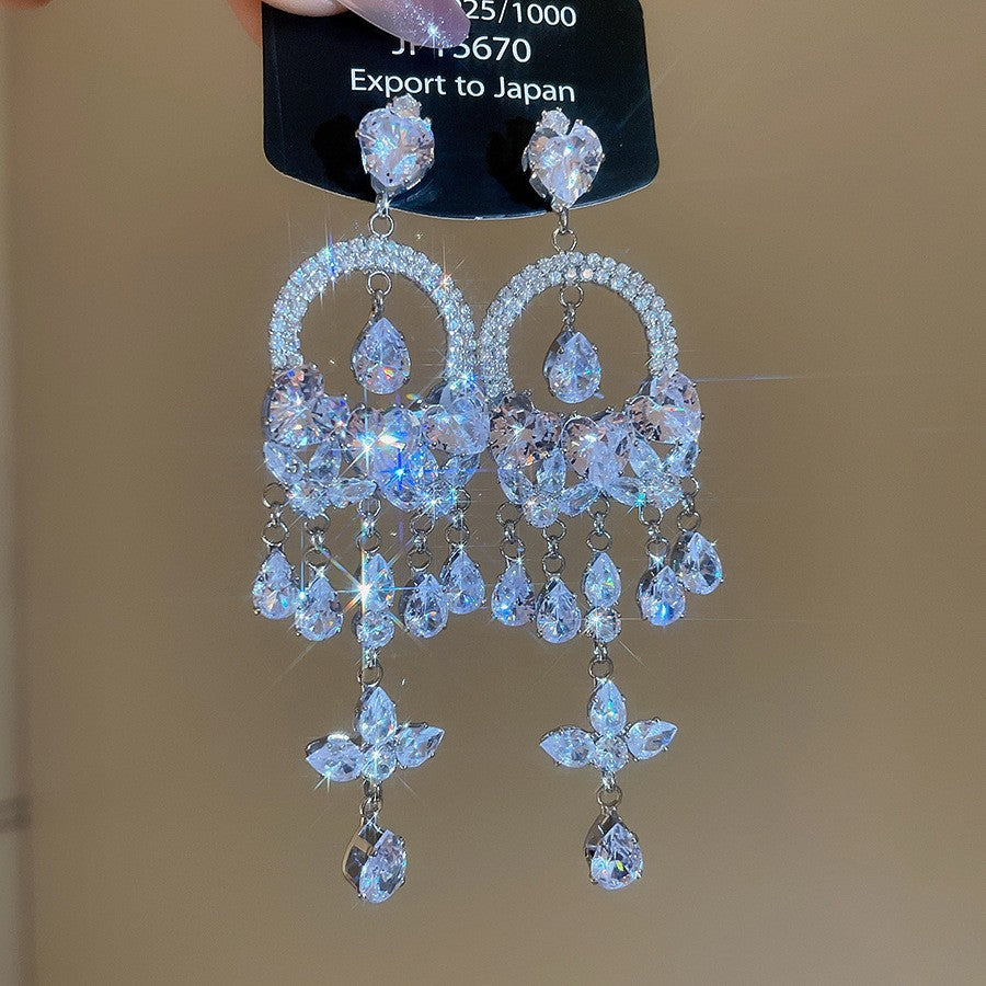 Orecchini pendenti con nappe geometriche minimaliste con intarsi di strass in rame placcato e perni in argento sterling 925 da donna