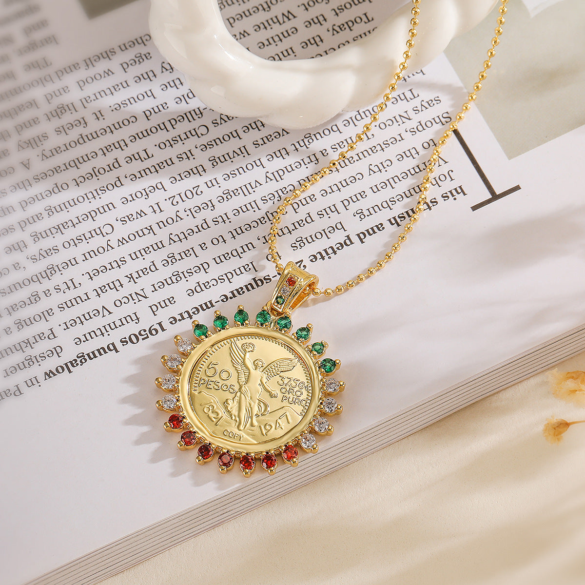 Collana girocollo minimalista da donna con base in rame, placcatura in oro 18 carati, intarsio in zircone, design geometrico, catena alla clavicola di tendenza