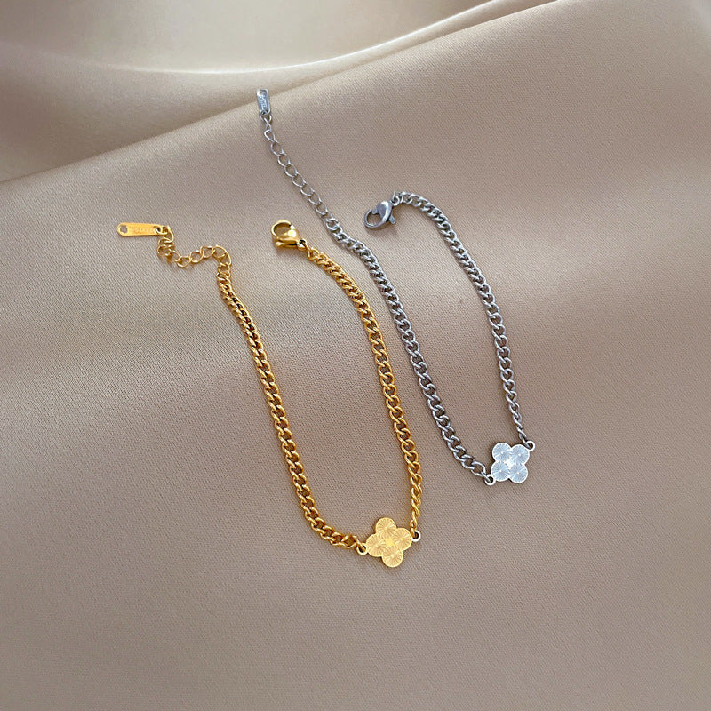 Minimalist Vintage Clover Link Chain Bracelet in Titanium Steel with Gold Plating for Unisex